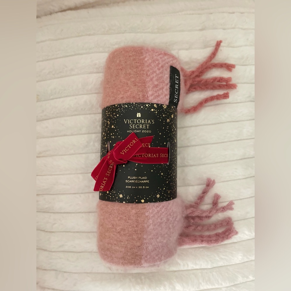 Victorias Secret Holiday 2020 Plush Plaid Scarf